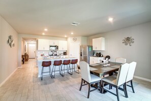 House (4 Bedrooms) | Interior