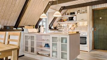 Mikroaaltouuni, uuni, liesi, astianpesukone