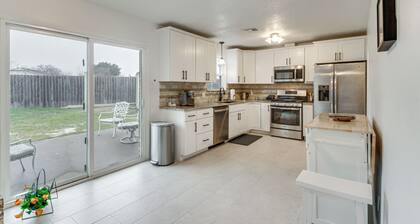 5 Mi to Museum of the Great Plains: Home w/ Patio