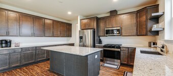 8 Mi to Bethany Beach: Delaware Family Home