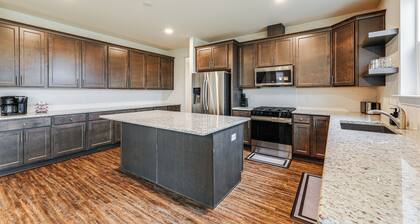 8 Mi to Bethany Beach: Delaware Family Home