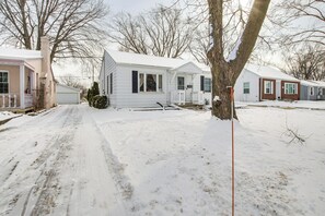 House (2 Bedrooms) | Interior - 1 Mi to Lambeau Field: Residential Home w/ Yard (Green Bay)