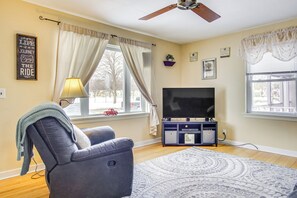 House (2 Bedrooms) | Interior - 1 Mi to Lambeau Field: Residential Home w/ Yard (Green Bay)