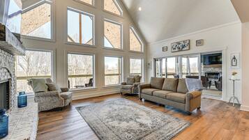 Rumah (Multiple Bedrooms) | Bagian depan properti