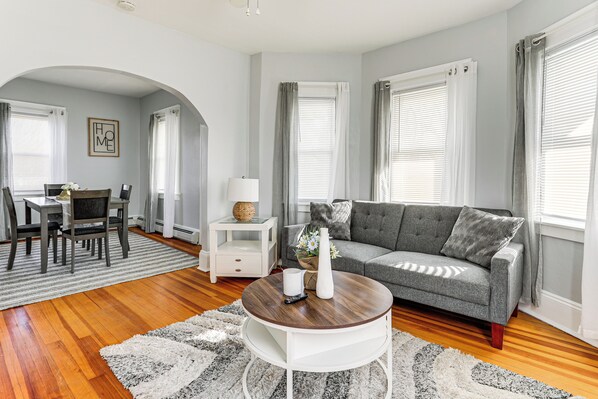 Interior - 2 Mi to Governor Notte Park: Apt w/ Balcony! (North Providence)