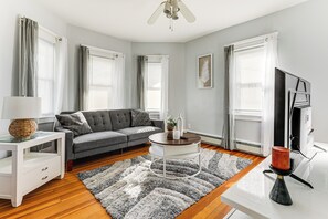 Apartment (2 Bedrooms) | Front of property