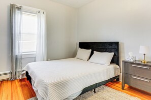 Interior - 2 Mi to Governor Notte Park: Apt w/ Balcony! (North Providence)