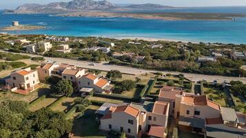 Apartamento, 2 quartos, sacada, vista para o oceano | Fachada