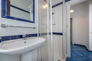 Apartment, 2 Schlafzimmer, Balkon, Meerblick | Badezimmer