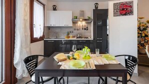 Apartment, 3 Bedrooms, Balcony, City View | Dining room - Seaside Comfort in the Heart of Alghero (Alghero)