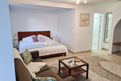 Suíte estúdio luxo, vista para o jardim | Camas com colchões pillow-top, Wi-Fi de cortesia, roupa de cama