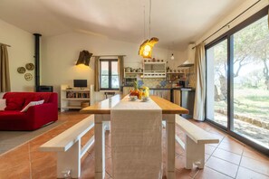 Villa, 2 Schlafzimmer, Terrasse, Gartenblick | Esszimmer