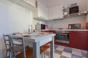 Kühlschrank, Mikrowelle, Geschirrspüler