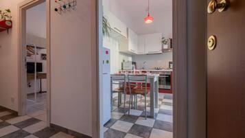 Kühlschrank, Mikrowelle, Geschirrspüler