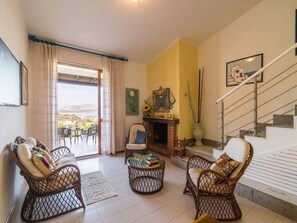 Apartment, 3 Bedrooms, Patio, Ocean View | Living room