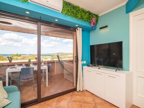 Apartamento, 2 quartos, sacada, vista para o oceano | Área de estar
