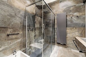 Apartment | Bathroom | Shower, hair dryer, towels - Luxury Apartment With Indoor Pool (Milan)