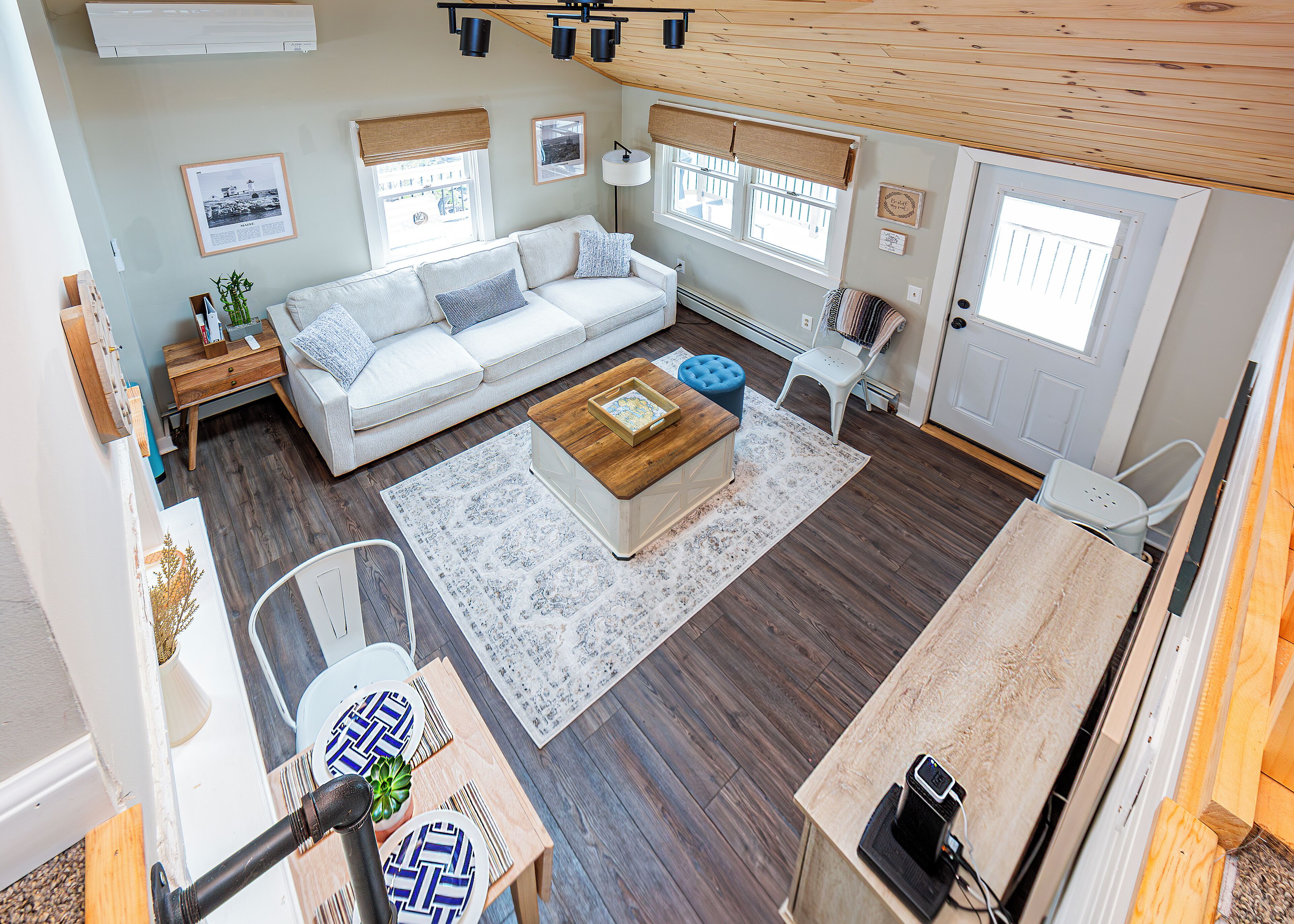 Smart TV, DVD player, books