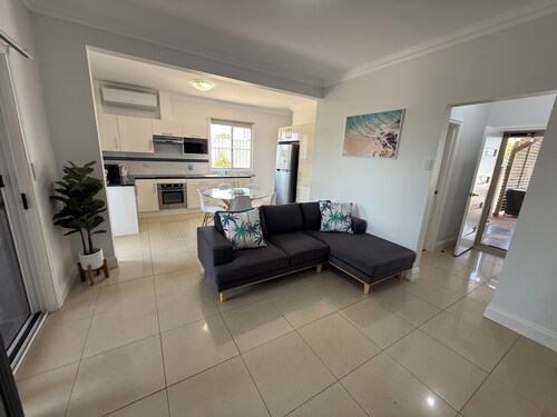 Marine Parade Holiday Unit 1- 3 bedroom downstairs unit - Off Peak Special!
