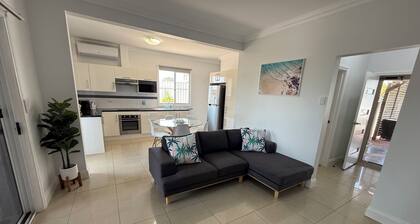Marine Parade Holiday Unit 1- 3 bedroom downstairs unit - Off Peak Special!