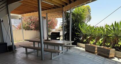 Marine Parade Holiday Unit 2- 3 bedroom downstairs unit- Off Peak Special!