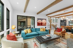 Smart TV, fireplace - Luxury Townhome Near Lifts - A/C & Private Saltwater Hot Tub (Keystone)