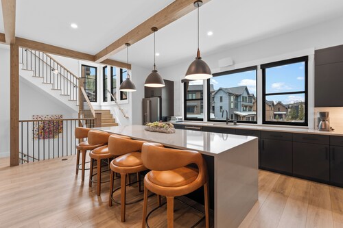 Luxury Townhome Near Lifts - A/C & Private Saltwater Hot Tub