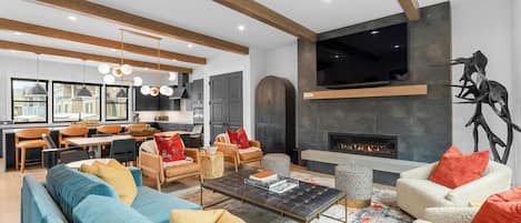 Smart TV, fireplace