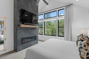 4 bedrooms, desk, free WiFi, bed sheets - Luxury Townhome Near Lifts - A/C & Private Saltwater Hot Tub (Keystone)