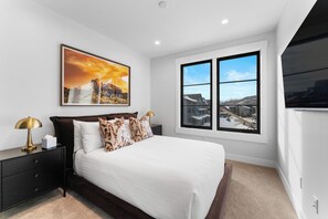 4 bedrooms, desk, free WiFi, bed sheets