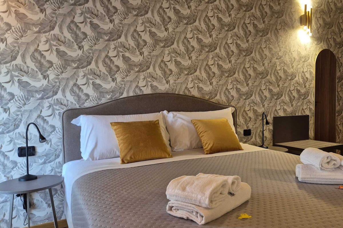 Family Room | Free minibar, in-room safe, desk, laptop workspace