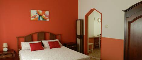 1 bedroom, bed sheets