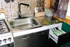 Studio | Private kitchen | Fridge, oven, coffee/tea maker, toaster