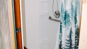 Studio | Bathroom | Towels, shampoo