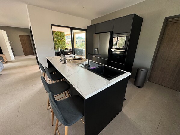 微波炉、烤箱、炉灶、洗碗机