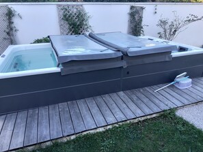 Outdoor spa tub - 1 or 2 bedrooms, private bathroom & WC for 2 to 4 people, double beds 160 (Bidart)