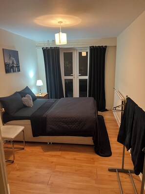 1 chambre, fer et planche à repasser, Wi-Fi gratuit, draps fournis