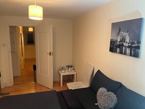 1 chambre, fer et planche à repasser, Wi-Fi gratuit, draps fournis
