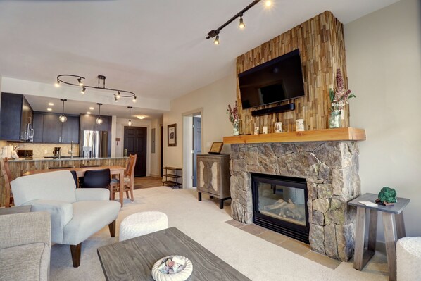 Condo, 2 Bedrooms | Living area | Smart TV