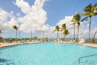 JUDY'S PLACE ~ 2 Bedroom, 1 Bathroom Home in Venture Out Community!