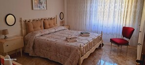 2 Schlafzimmer, Schreibtisch, Bügeleisen/Bügelbrett, kostenloses WLAN
