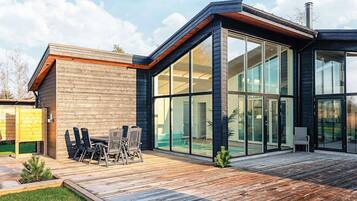 House | Outdoor dining
