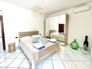 2 bedrooms, iron/ironing board, WiFi, bed sheets - Rock House Villa (Forio)