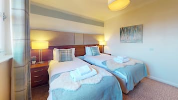 3 bedrooms, iron/ironing board, bed sheets