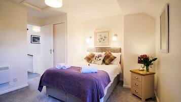 3 slaapkamers, een strijkplank/strijkijzer, gratis wifi, beddengoed