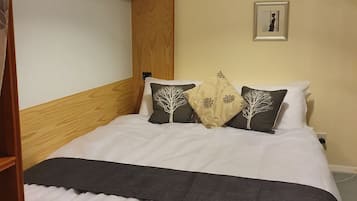 3 bedrooms, free WiFi, bed sheets