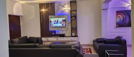 Apartment, 2 Bedrooms, Smoking, Balcony | Living room