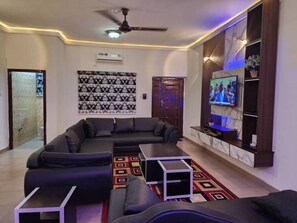 Apartment, 2 Bedrooms, Smoking, Balcony | Living room
