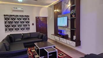 Apartment, 2 Schlafzimmer, Raucher, Balkon | Wohnzimmer