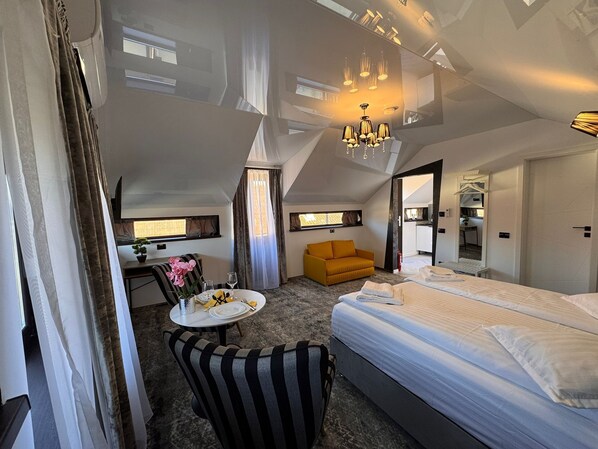 Comfort-Studiosuite, Gartenblick | Schreibtisch, laptopgeeigneter Arbeitsplatz, schallisolierte Zimmer